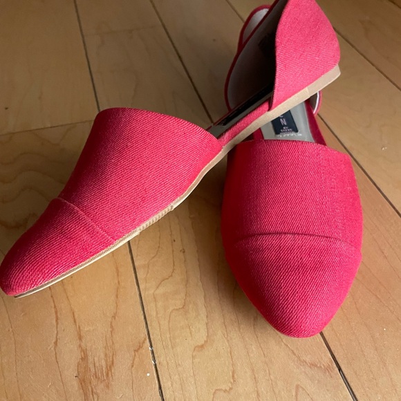 Steve Madden red canvas shoe. Size6. Never worn - Picture 3 of 4